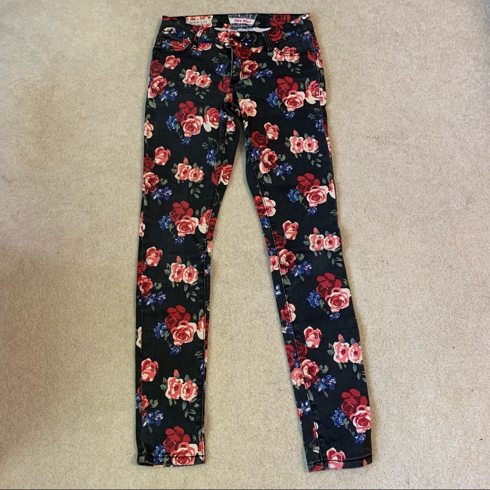 🌷3 for $25🌷Hot Kiss Skinny Lily, US 5, Black & Red Floral Slim Fit Jeans